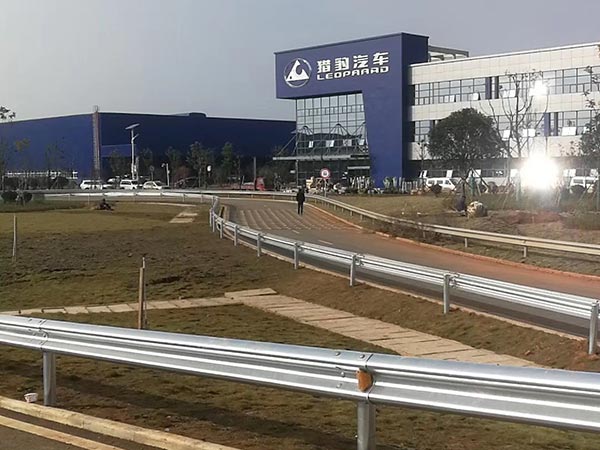 4S店道路(lù)護欄施工 4S店道路護欄(lán)施工
