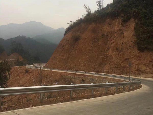 護(hù)欄施工案例 護欄施工案例