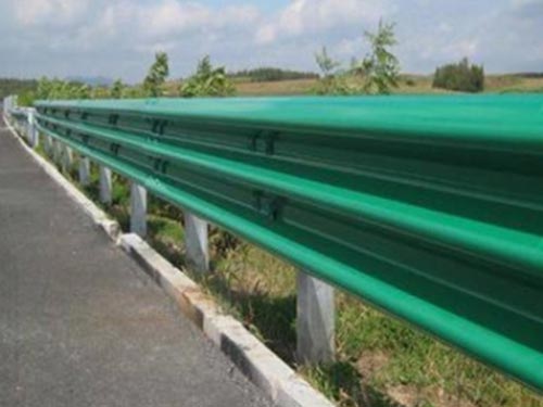 公（gōng）路護欄廠家
